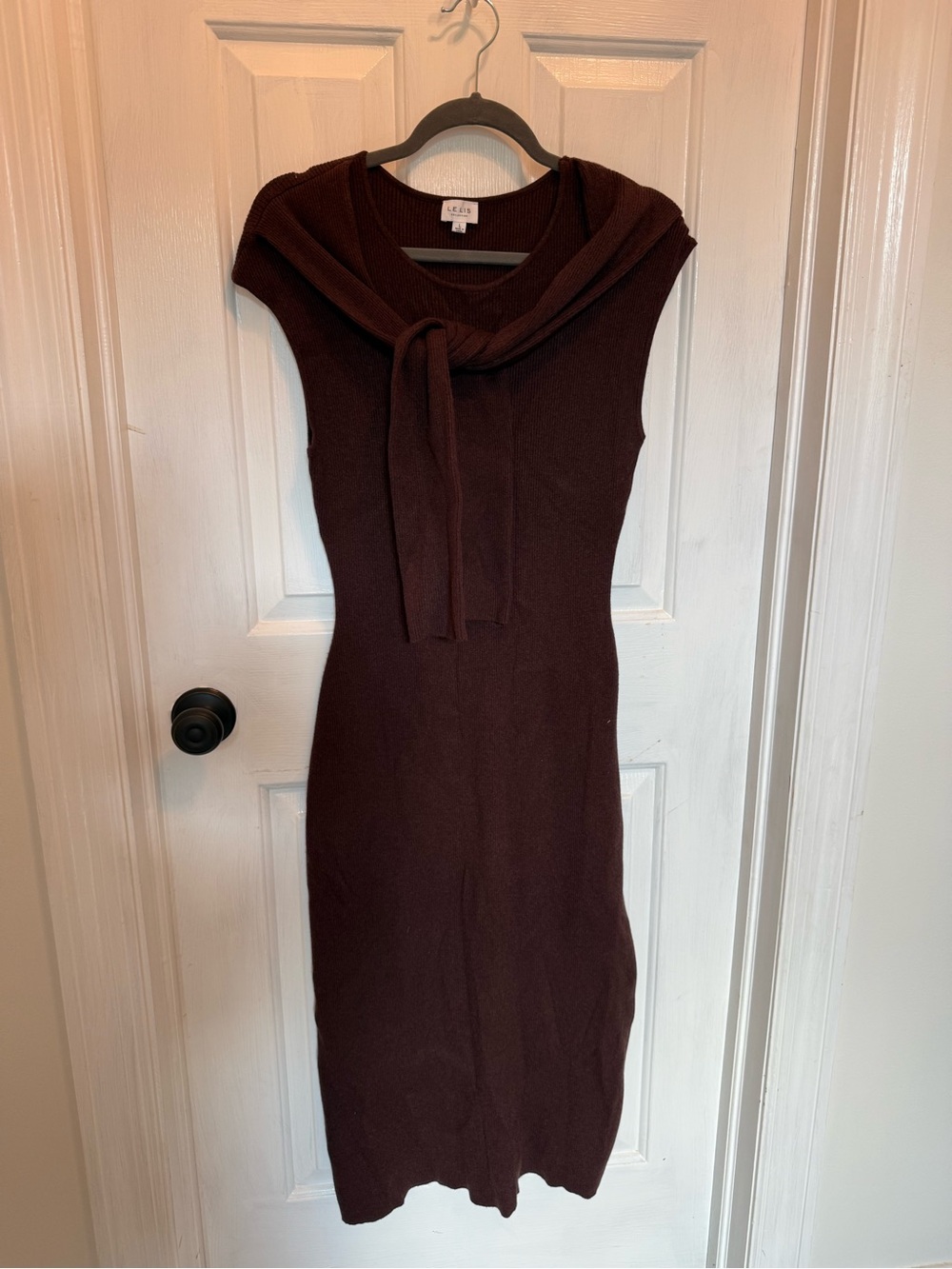 Le Lis Sleeveless Knit Dress with Neck Tie in Maroon